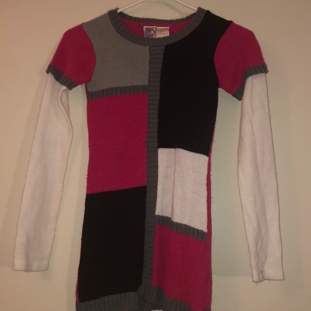 Girl’s color block sweater